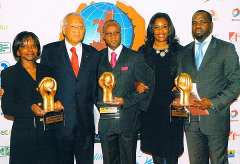 07 december 2012 › Les trois trophées réalisés par Rhode Makoumbou pour les prix RICE (Réseau International des Congolais de l'Extérieur).