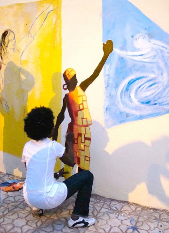 28 juillet 2008 › Participation de Rhode Makoumbou à la réalisation collective d'une peinture murale à Oujda.