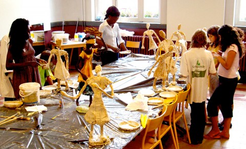 Stage d'initiation à la sculpture «Afrique vibrante», animé par Rhode Makoumbou et réservé aux enfants