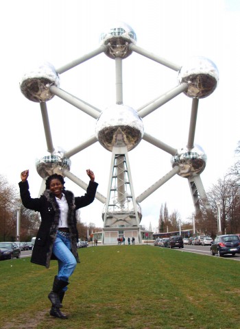 Ambiance à l'Atomium, après l'interview de Rhode Makoumbou pour TV RFO - TV5 Monde