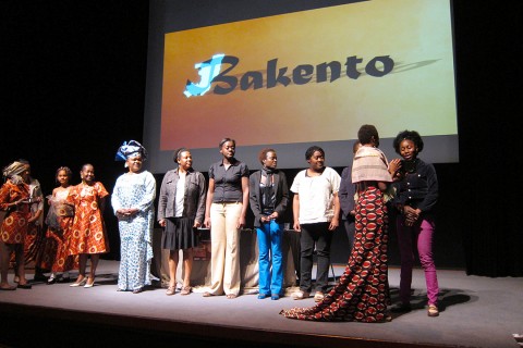 09 april 2011 › Le Prix Bakento décerné à Rhode Makoumbou.