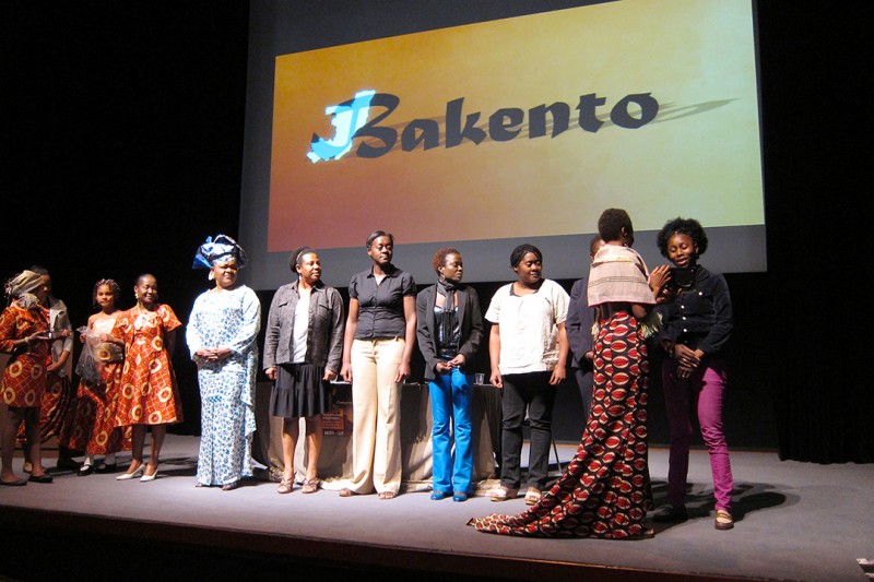 09 april 2011 › Le Prix Bakento décerné à Rhode Makoumbou.
