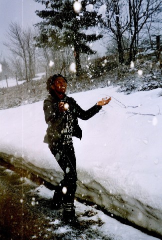 07 april 2005 › Les premières neiges de Rhode Makoumbou en Auvergne !.