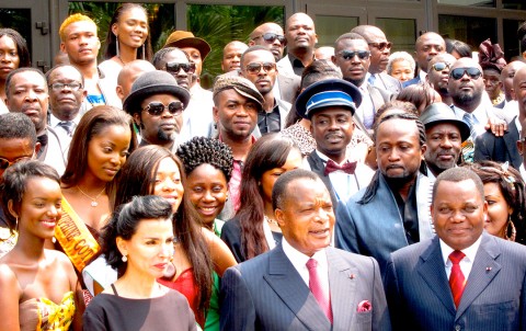17 juillet 2013 › Photo souvenir de la réception pour les artistes, en compagnie du Président de la République Denis Sassou N'Guesso.