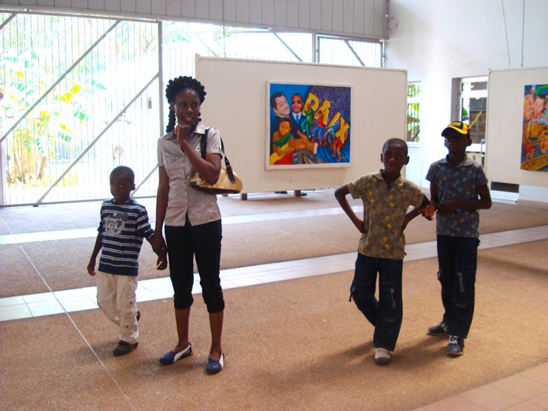18 mei 2009 › Rhode Makoumbou en compagnie de ses trois fils : (de gauche à droite) Daouda, Loude Aboubacar et Abdoulaye.