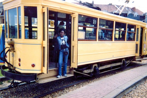 Rhode Makoumbou en visite au Musée du Transport Urbain Bruxellois de Woluwée-St-Pierre