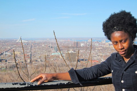 Rhode Makoumbou sur le mont Royal (colline dominant la ville de Montréal au Québec)