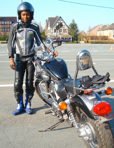 02 april 2009 › Un des grands rêves de Rhode Makoumbou enfin réalisé : faire de la moto !.