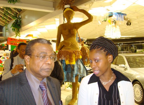 11 janvier 2008 › L'ambassadeur du Congo-Kinshasa Pierre-Yvon Malamba Osang-A-Bull et Rhode Makoumbou.