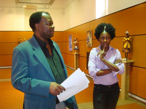 11 septembre 2009 › L'écrivain Caya Makhélé (directeur des Éditions Acoria) et Rhode Makoumbou.