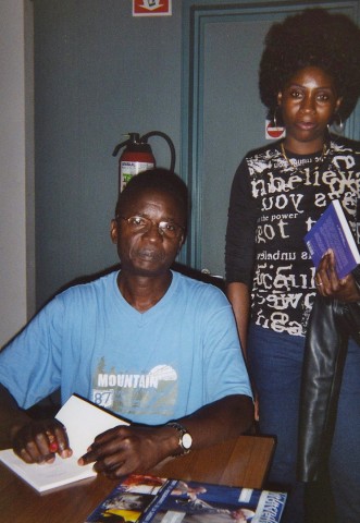 11 juin 2005 › L'écrivain et acteur Pie Tshibanda et Rhode Makoumbou.
