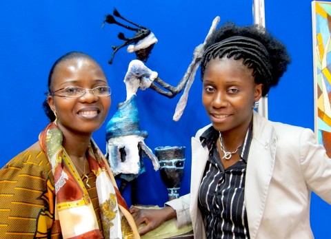 17 april 2010 › L'écrivaine congolaise Liss Kihindou et Rhode Makoumbou.