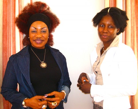11 avril 2009 › La comédienne ivoirienne Akissi Delta (du téléfilm à succès «Ma famille») et Rhode Makoumbou.