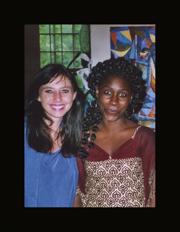 09 juni 2005 › La députée-échevine d'Ixelles Dominique Dufourny et Rhode Makoumbou.