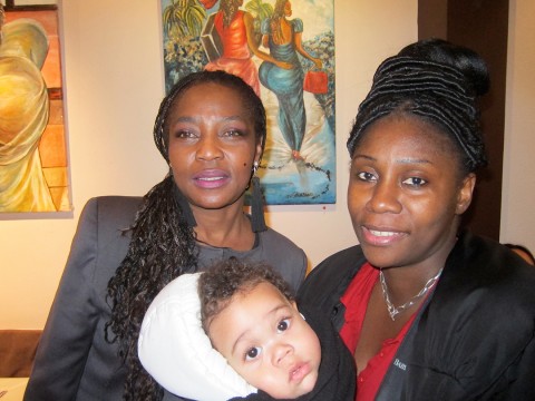 06 décembre 2012 › La preintre congolaise (RDC) Mosseka et Rhode Makoumbou.