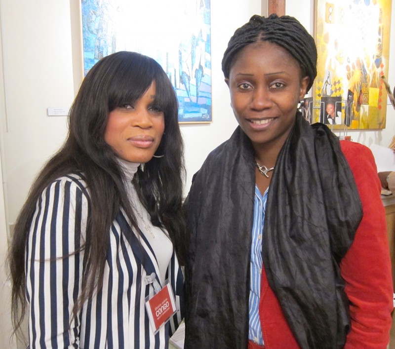 03 februari 2011 › Laura Ikambi (collaboratrice de la Librairie Congo) et Rhode Makoumbou.