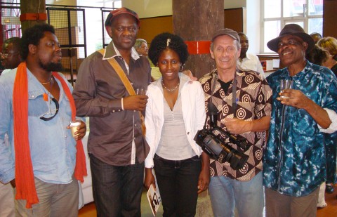 10 september 2009 › Le conteur Jorus Mabiala, l'écrivain Alain Mabanckou, Rhode Makoumbou, Marc Somville et le danseur Cisco.