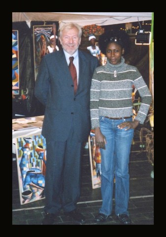 01 oktober 2005 › Le député-bourgmestre d'Ixelles Willy Decourty et Rhode Makoumbou.