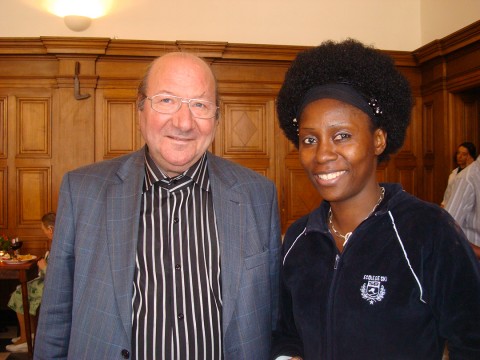 19 juillet 2009 › Le galeriste belge Jean-Pierre Van Langenhove et Rhode Makoumbou.