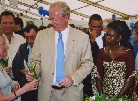01 mai 2005 › Le Ministre de la Coopération au Développement Armand De Decker et Rhode Makoumbou.