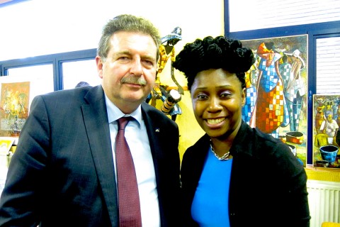 05 december 2013 › Le Ministre-président de la Région de Bruxelles-Capitale Rudi Vervoort et Rhode Makoumbou.