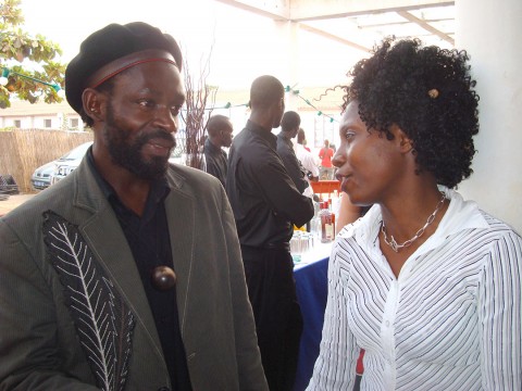 10 mai 2008 › Le sculpteur congolais Freddy Tsimba et Rhode Makoumbou au Village des Arts.