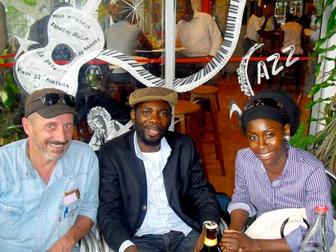 27 maart 2010 › Marc Somville, Abel Mansia (musicien congolais) et Rhode Makoumbou.