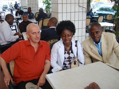 11 mei 2009 › Marc Somville, Rhode Makoumbou et Christian Mougani Kecket (un ami d'école de Rhode).