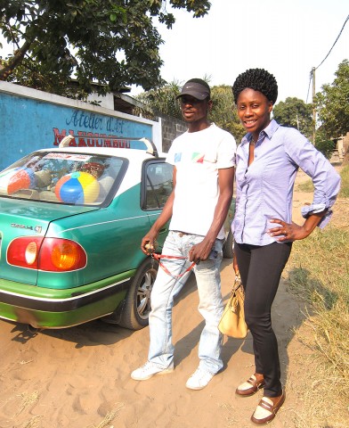 18 juillet 2013 › Ngoma (notre meilleur chauffeur depuis cinq ans !) et Rhode Makoumbou.