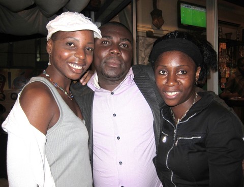 20 août 2010 › Peho Lynne Omba (styliste), Jean-Patrice Mezene Passi (journaliste) et Rhode Makoumbou.