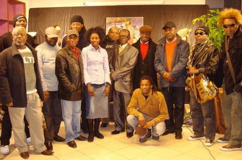 30 novembre 2008 › Rhode Makoumbou en compagnie d'artistes de la diaspora congolaise : Petit Poisson Avedila, Asimba Baty, Petit Pierre, Malage, etc.