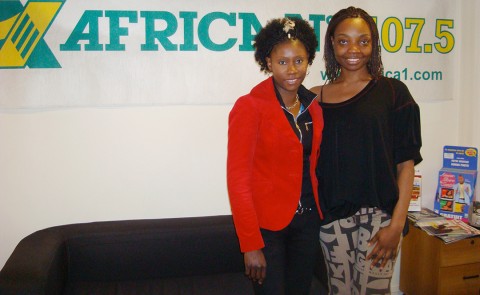 07 april 2009 › Rhode Makoumbou et Anasthasie Tudieshe (présentatrice de l'émission «Africa Mix» sur la radio Africa N°1).