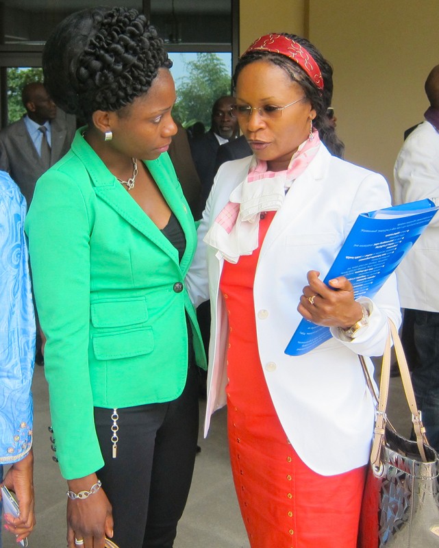 17 juillet 2013 › Rhode Makoumbou et Edith Itoua (conseillère du Président de la République et chef du département des Congolais de l'étranger).