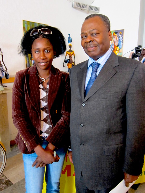 29 mai 2010 › Rhode Makoumbou et l'Ambassadeur de la République du Congo auprès des Nations Unies Luc Joseph Okio.