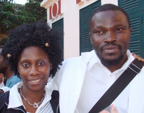 11 mai 2008 › Rhode Makoumbou et l'artiste sénégalais Soly Cissé.