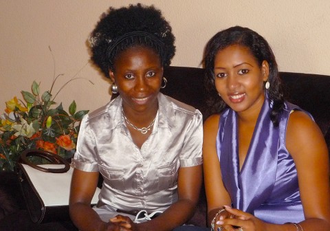 10 août 2009 › Rhode Makoumbou et la malienne Fatoumata Koné, sacrée 2ème dauphine de Miss Fespam 2009.