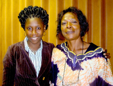 28 septembre 2008 › Rhode Makoumbou et la peintre congolaise (RDC) Mireille Ayakaluka.