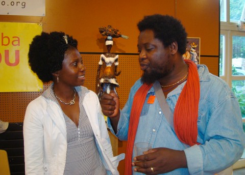 10 september 2009 › Rhode Makoumbou et le conteur congolais Jorus Mabiala.