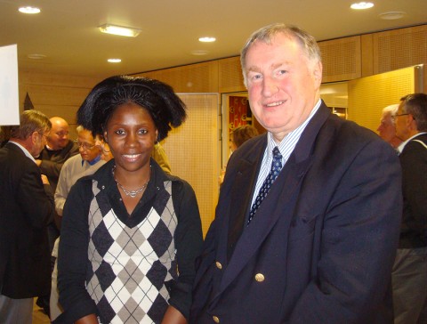 28 september 2009 › Rhode Makoumbou et le Ministre-Président de la Communauté germanophone Karl-Heinz Lambertz.