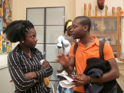 01 mai 2010 › Rhode Makoumbou et le peintre congolais Pathy Tshindele («Collectif Eza Possibles»).