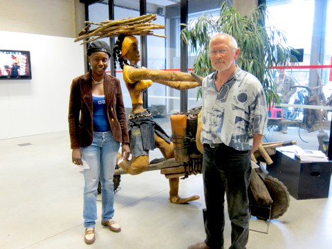 11 septembre 2010 › Rhode Makoumbou et Ludo Renders (initiateur de l'exposition «Boulevard Amandla 2010 - (In)dépendance Chacha»).