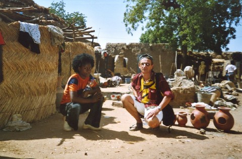 17 december 2005 › Rhode Makoumbou et Marc Somville dans un village nigérien.