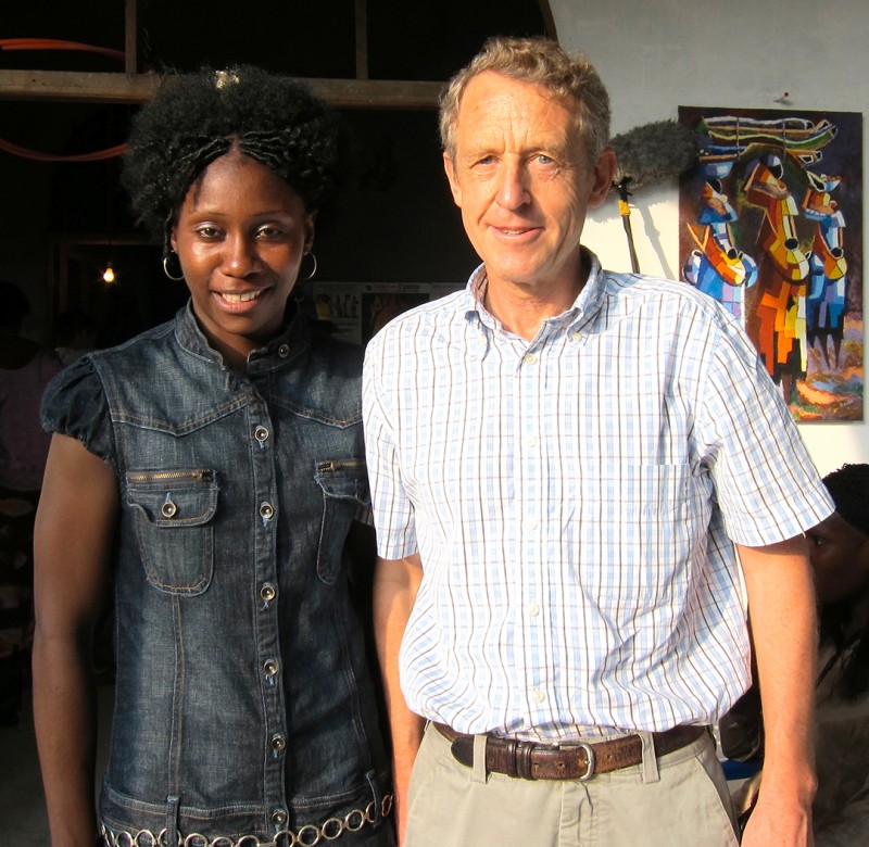 13 janvier 2010 › Rhode Makoumbou et Pierre Julien (Directeur du Centre Culturel Français de Brazzaville).