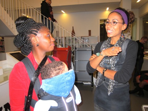 06 oktober 2012 › Rhode Makoumbou (portant son fils Quentin) et la chanteuse belgo-congolaise Leki.