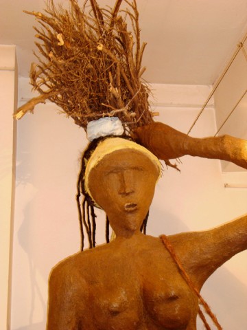 Rhode Makoumbou › Détail : «La porteuse de bois» (2006)