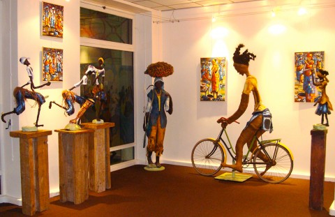 05 februari 2009 › Exposition individuelle de Rhode Makoumbou «Afrique-Art témoin» à la Galerie Congo.