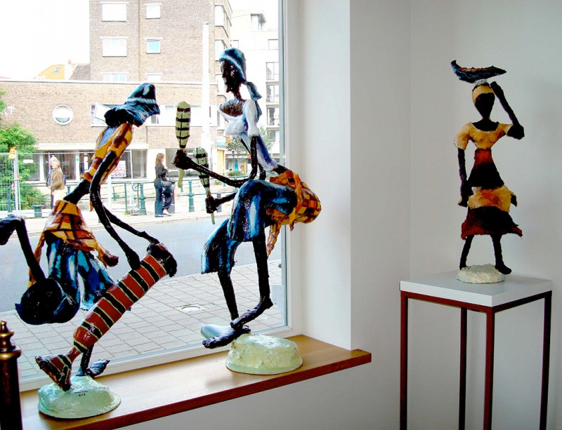 19 juillet 2008 › Sculptures de Rhode Makoumbou exposées à la Galerie Tse-Tse Art.