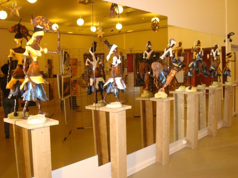 23 mai 2009 › Sculptures de Rhode Makoumbou exposées au cours de la fête «Mes Voisins d'à-côté».