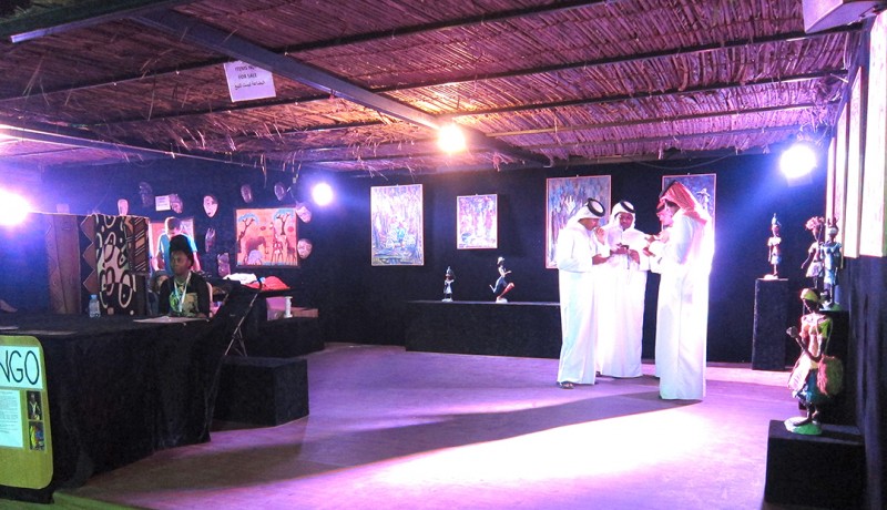 08 avril 2013 › Stand d'exposition de Rhode Makoumbou à l'«African Festival».