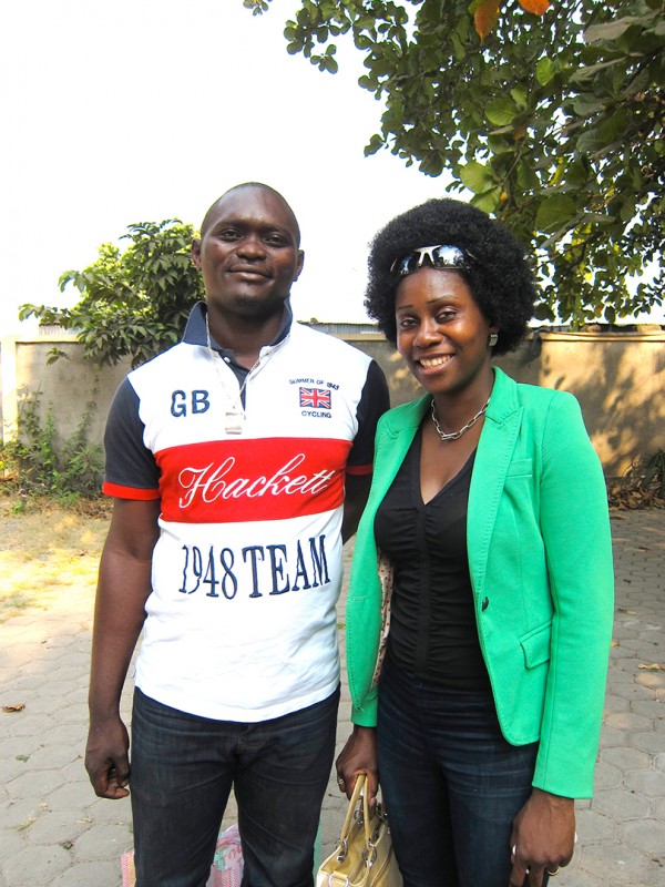 21 augustus 2012 › Erwane Zabouna (champion 2012 de judo de la ville de Brazzaville) et sa cousine Rhode Makoumbou.